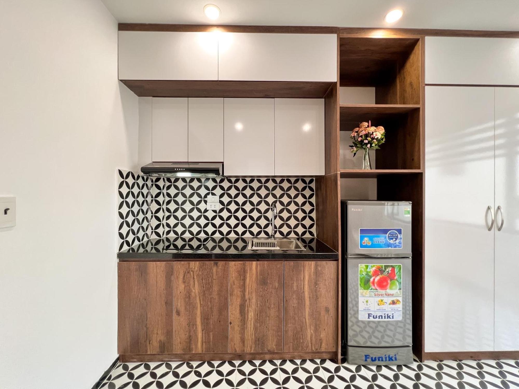 Khách sạn hẻo lánh Nine Housing 127 Hao Nam Hà Nội