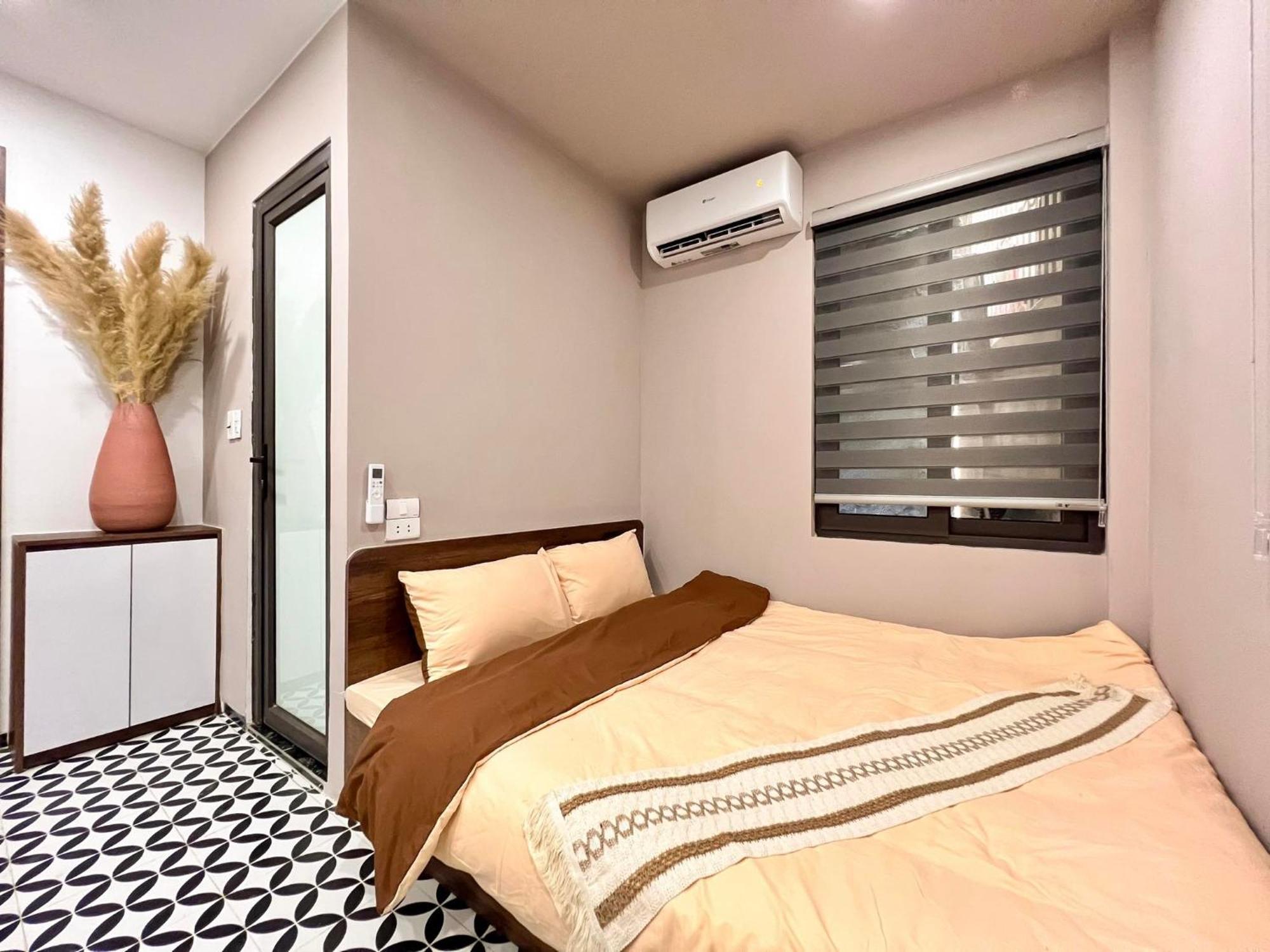 Khách sạn hẻo lánh Nine Housing 127 Hao Nam *