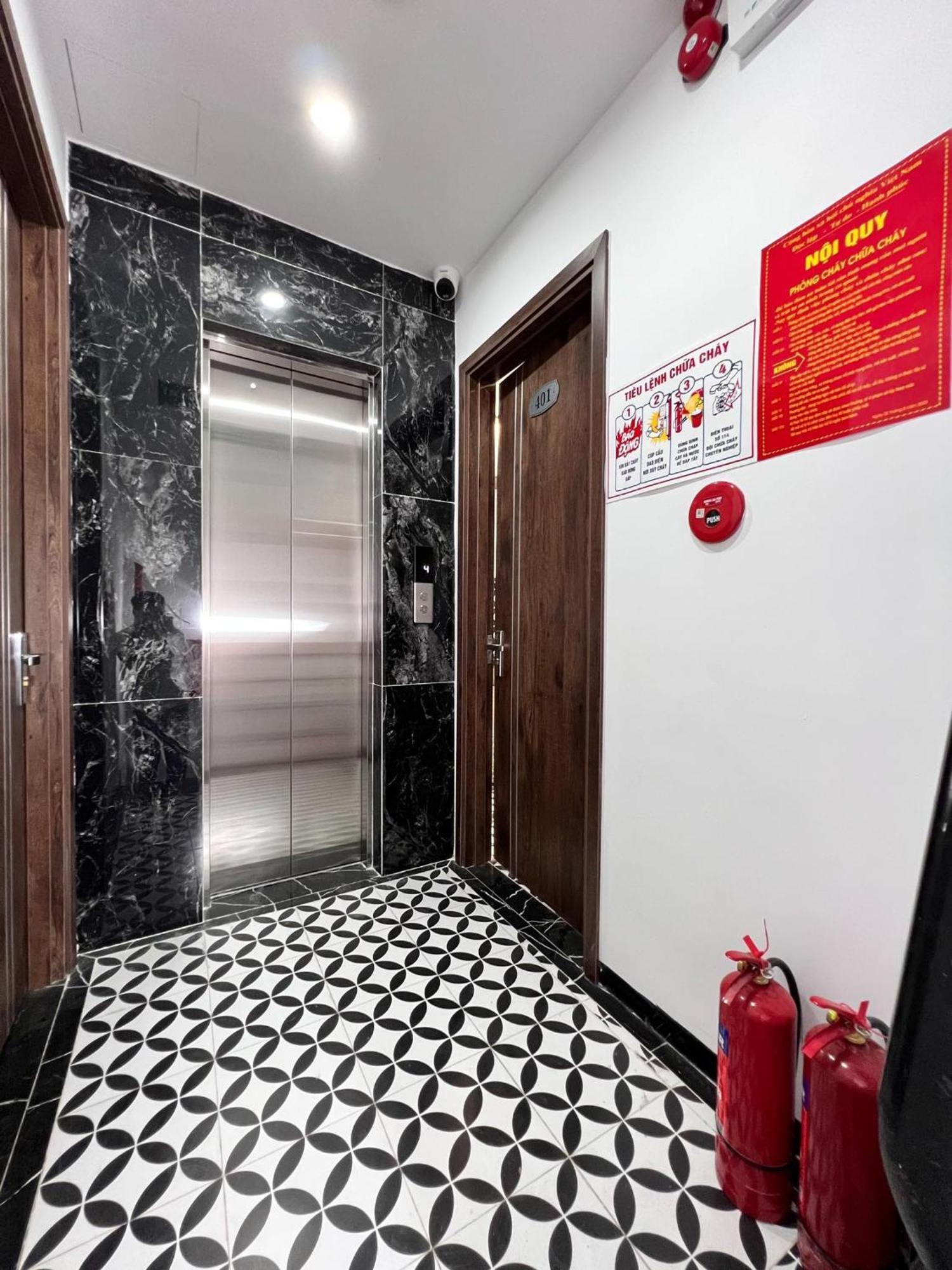 Khách sạn hẻo lánh Nine Housing 127 Hao Nam *
