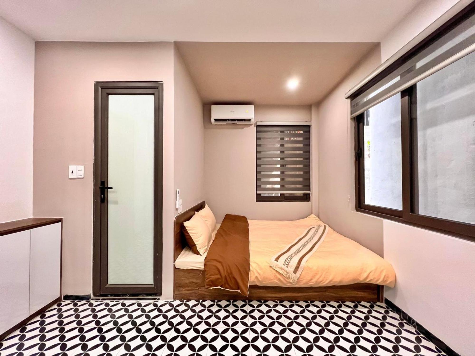 Khách sạn hẻo lánh Nine Housing 127 Hao Nam Hà Nội